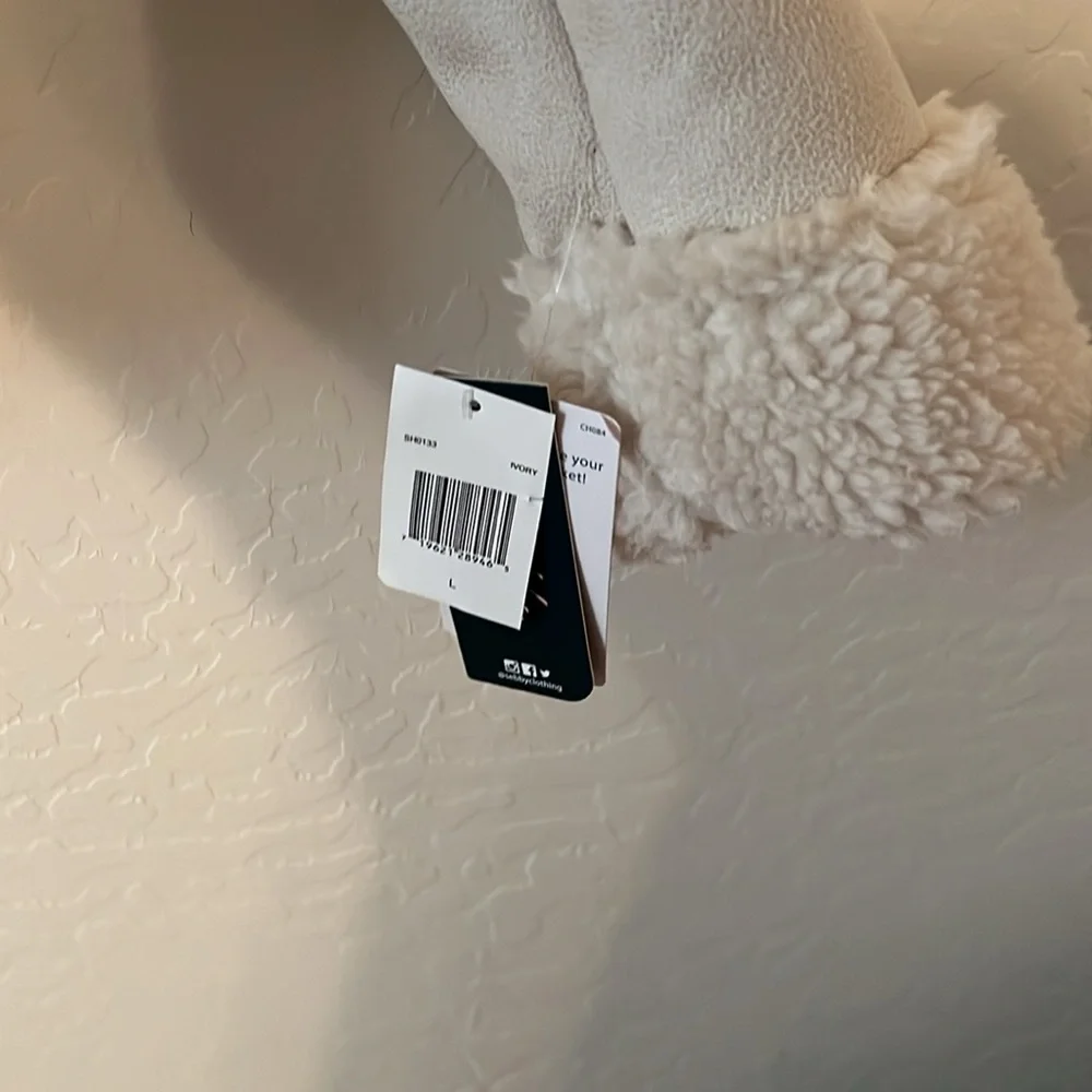 Sebby cream color faux suede Sherpa jacket. Women’s size Large. New with tags - Picture 5 of 10